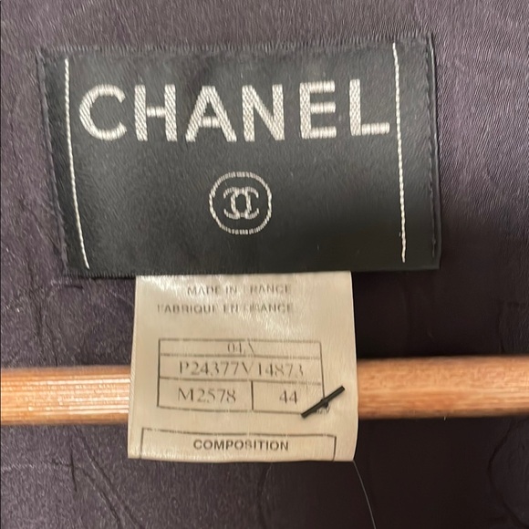 Relisted! Chanel Women's Black Tweed Jacket - Picture 2 of 5